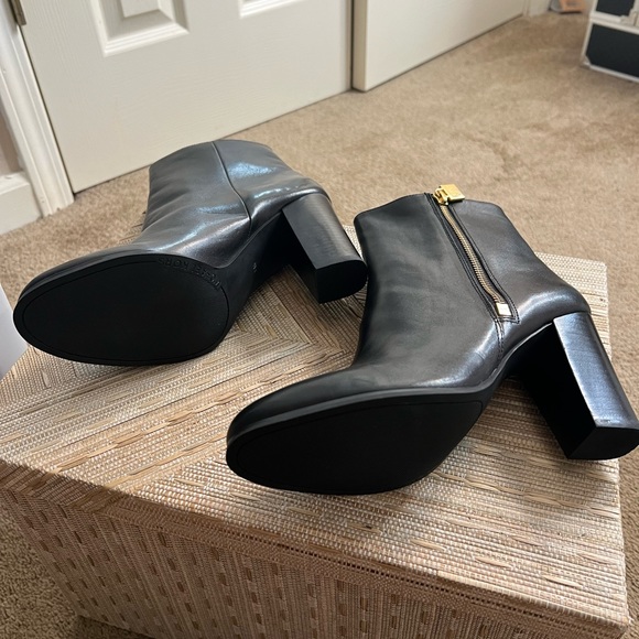 New Micheal Kors Booties size 8 - Picture 3 of 7